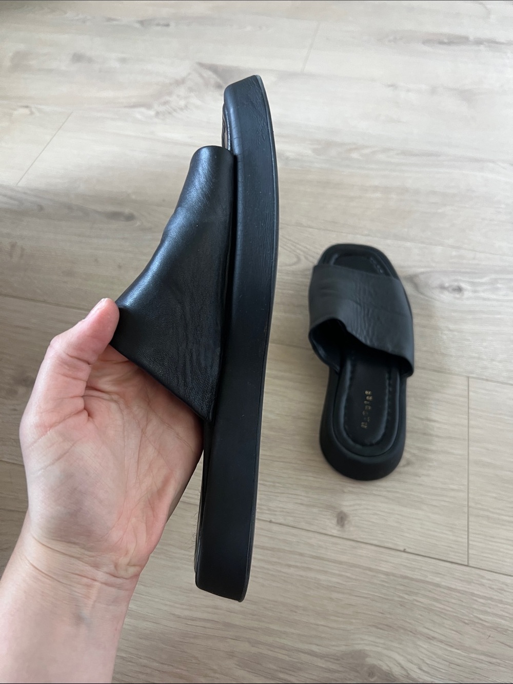 Maguire Leather slides - Picture 3 of 7
